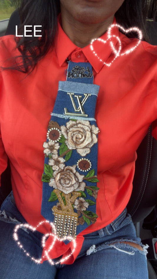 Lv 3D flower junk tie
