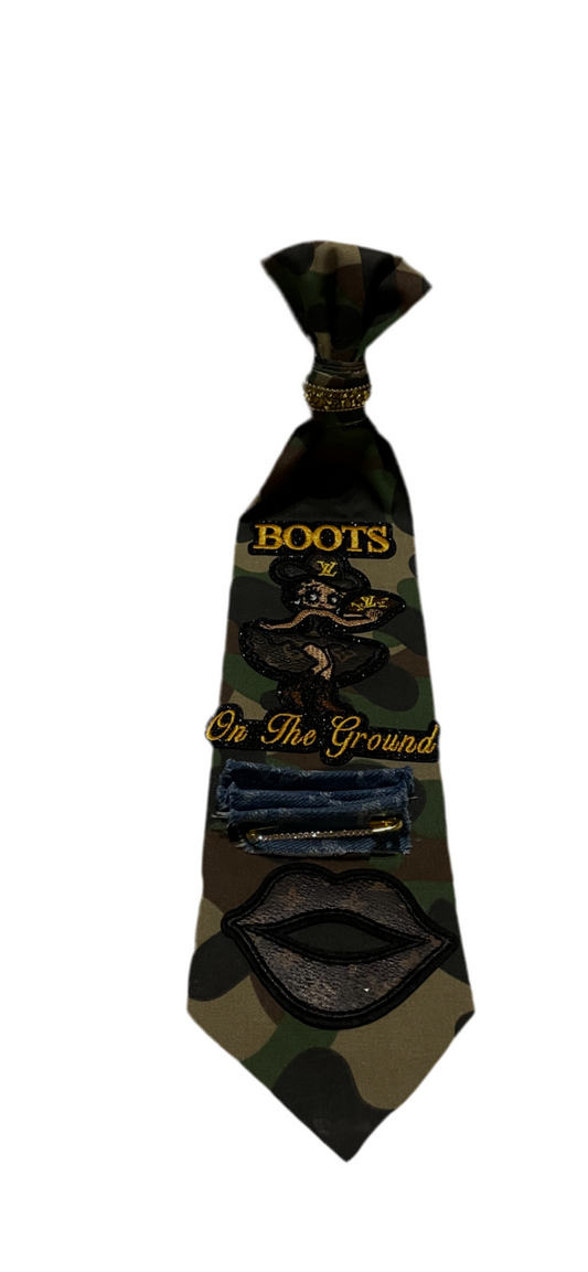 Camo Boots on the ground Lv tie